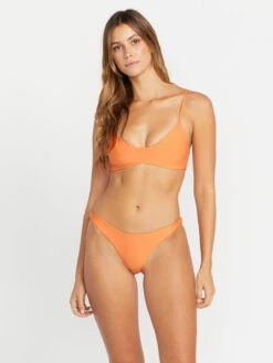 Volcom Simply Seamless Scoop Bikini Top -Free Tide Area O1012300 SST F 1188x1584 crop center 293399f0 e64e 4c4f adb6 2289b369d91e